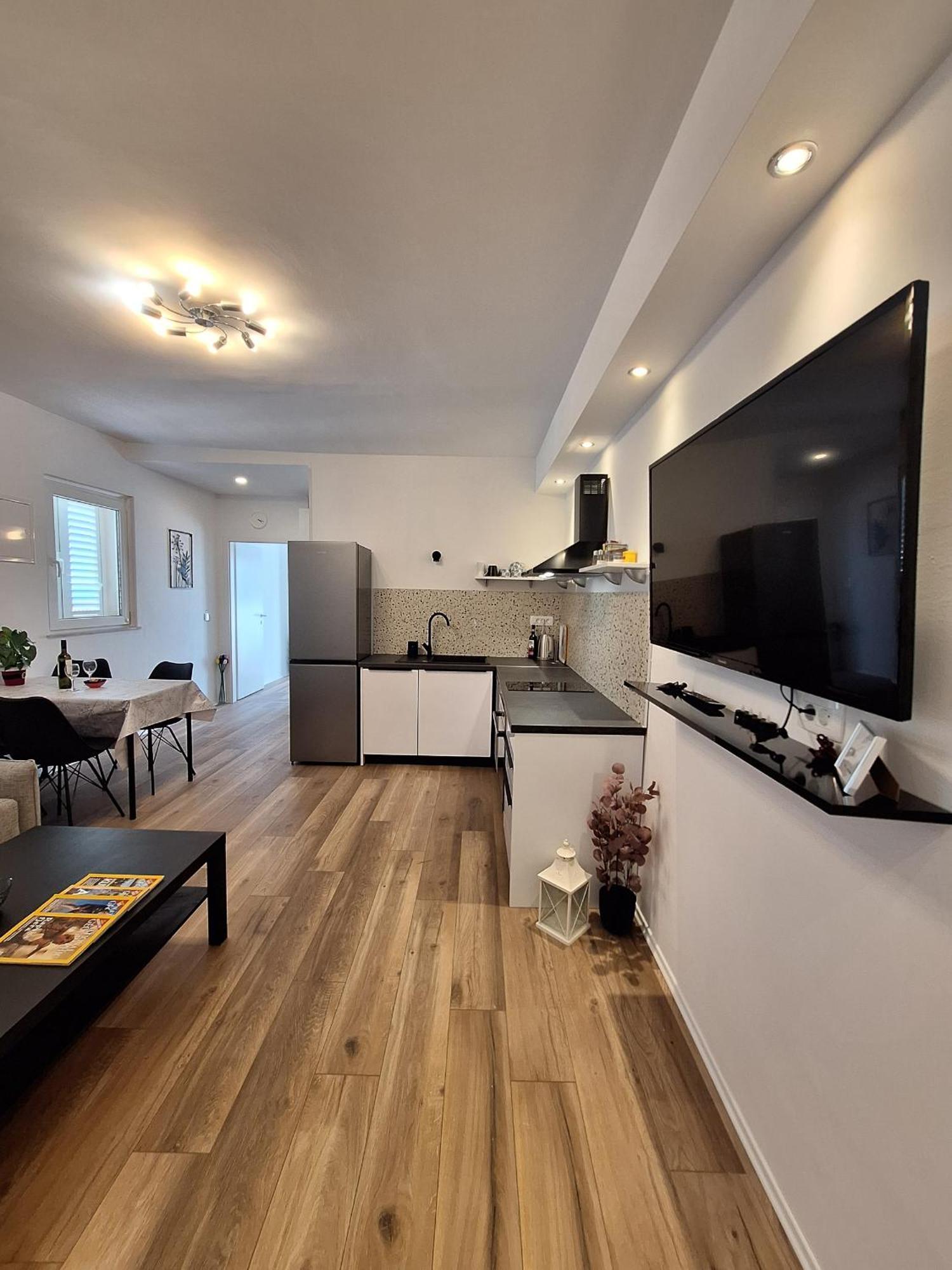 Pin Apartment Mlini