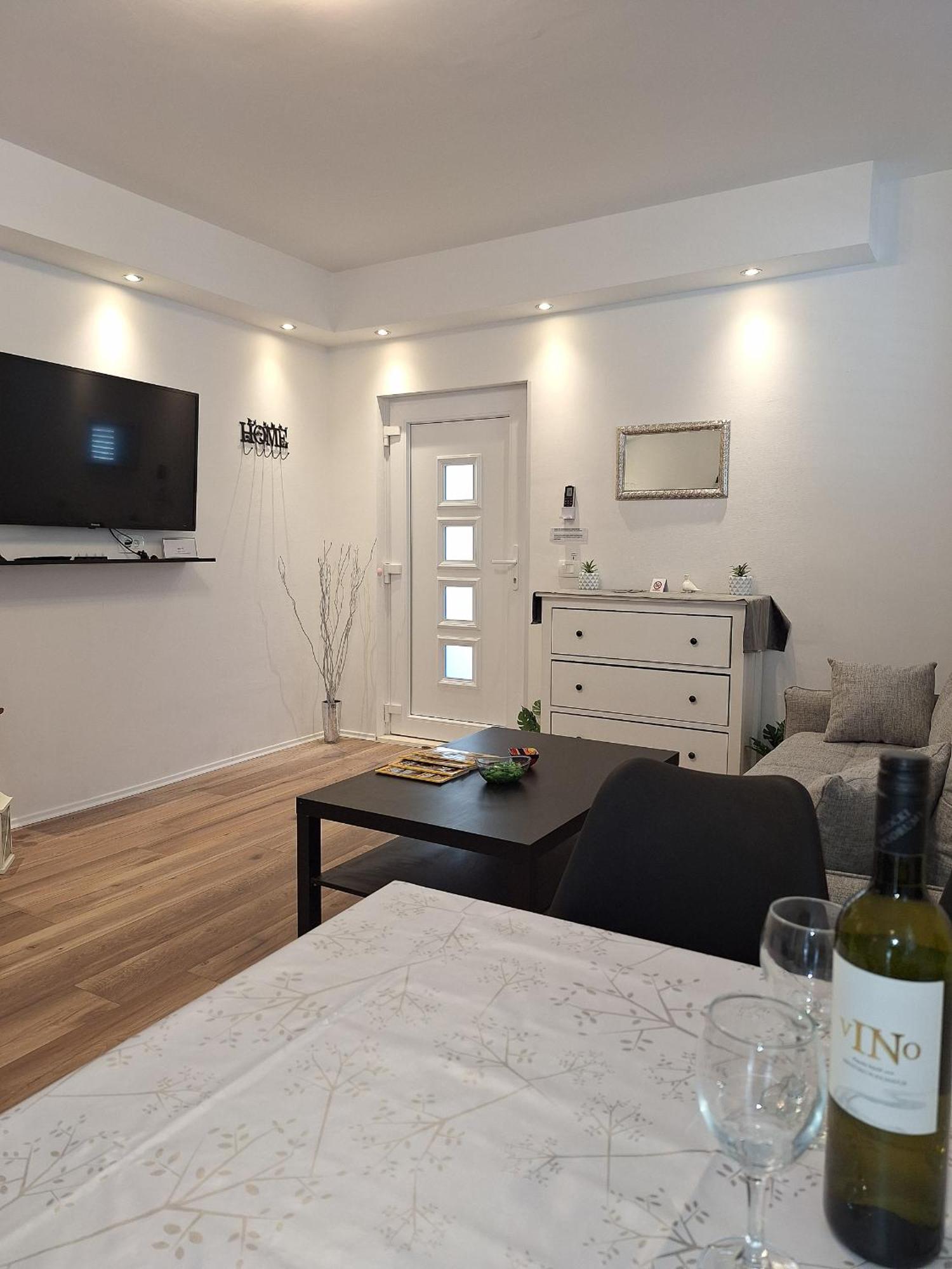 Pin Apartment *