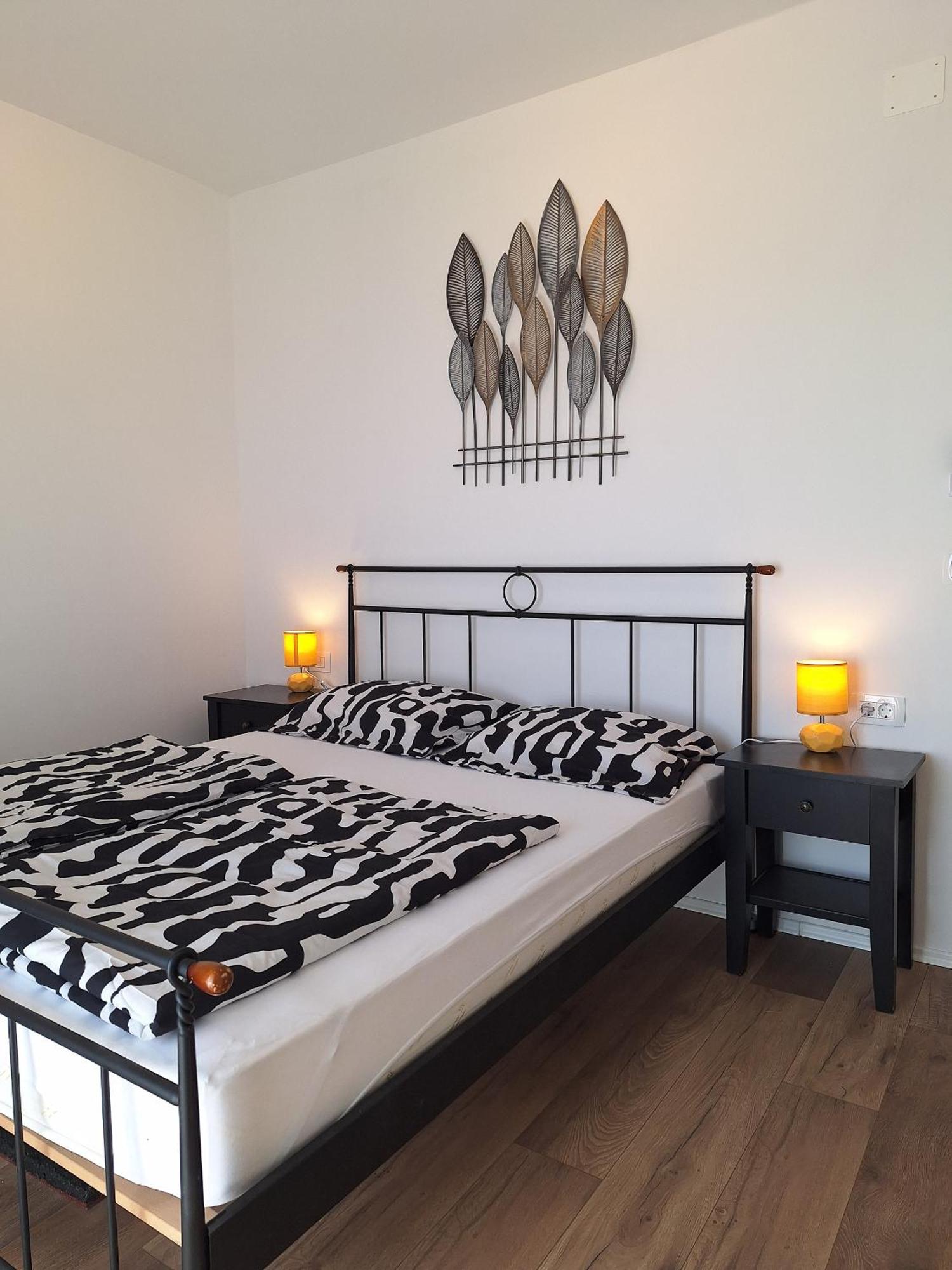 Pin Apartment *