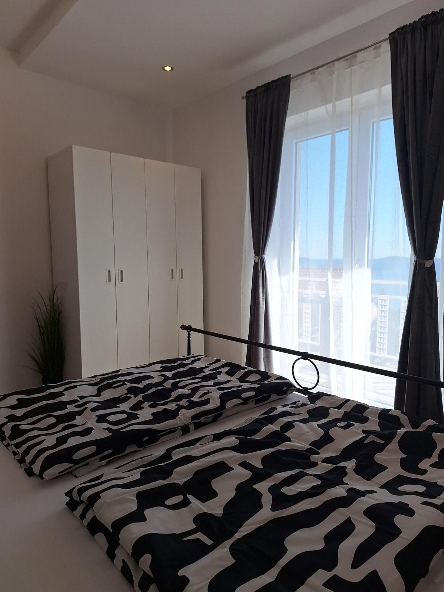 Apartment Pin Mlini